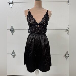 Elegant Black Lace Sleepwear/Intimates